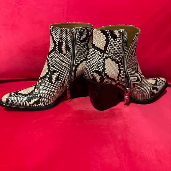 CHLOE python print ankle boots size 41.5 fits like a US 10. - Picture 5 of 5